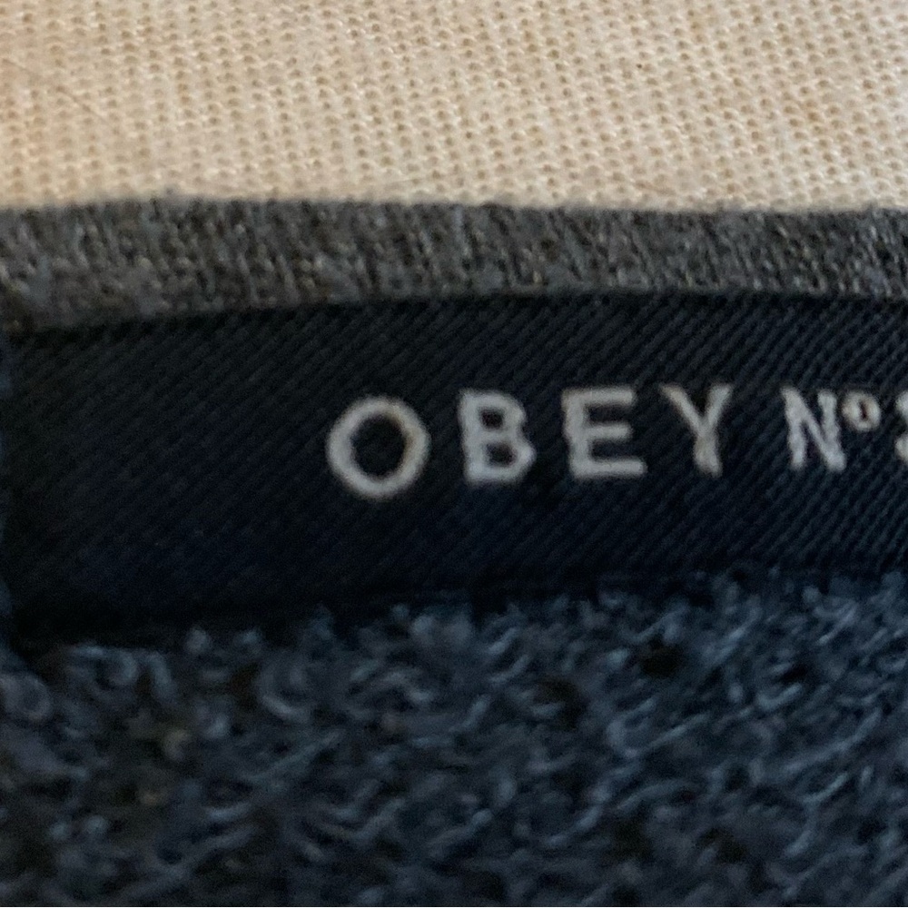 Obey Gray women’s oversized sweatshirt size large - Picture 3 of 3